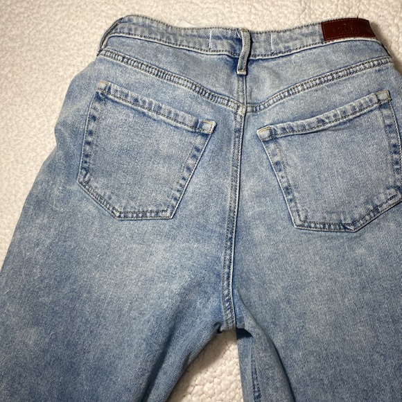 Hollister Ultra High-Rise Mom Jean, 3R - Picture 4 of 4